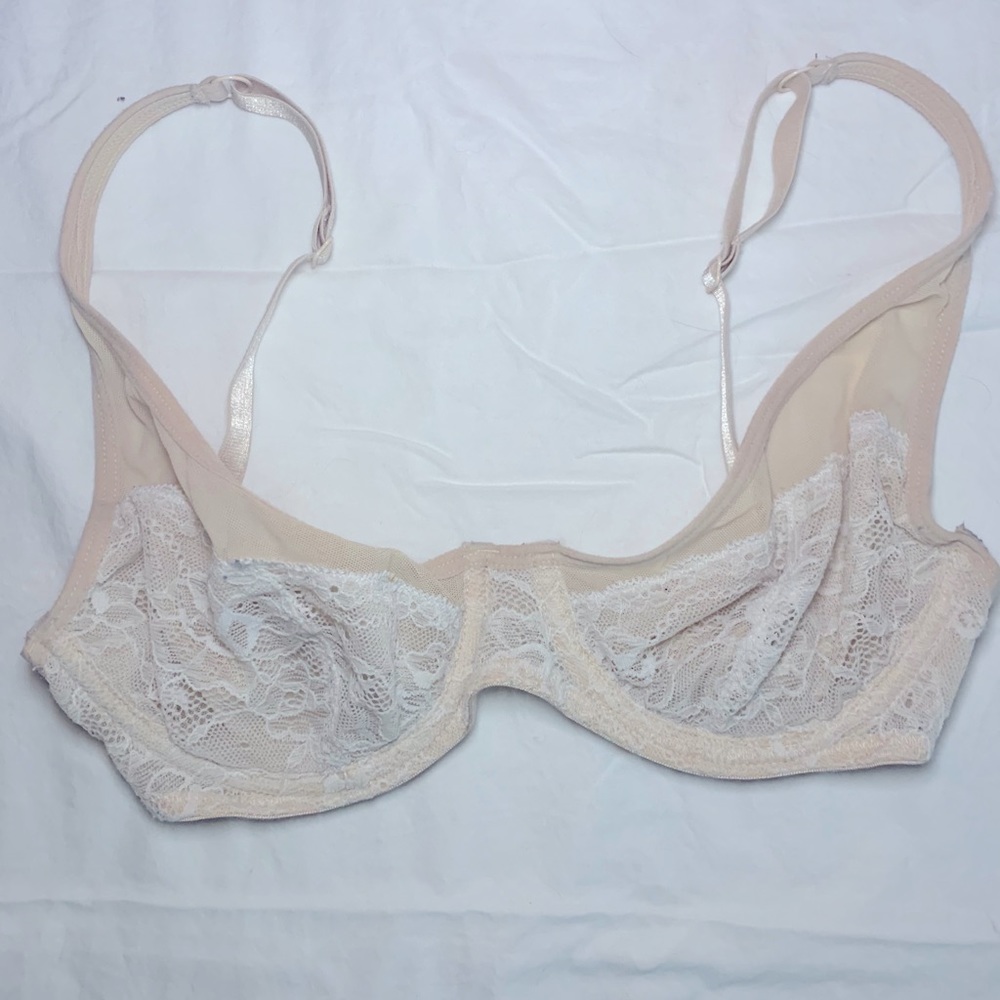Unlined, Wired bralette with white lace